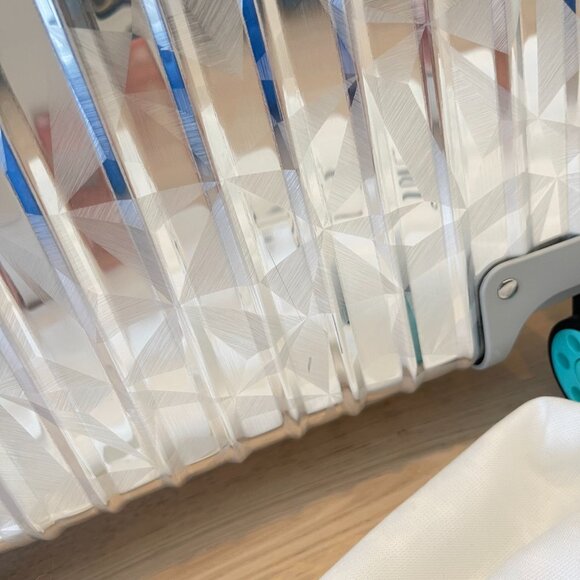 Authentic Like New Rimowa x Tiffany & Co. Rock Cut Cabin Silver Rolling Suitcase - Picture 7 of 16